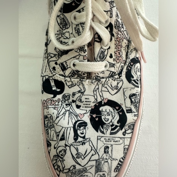 Keds *Rare* Betty & Veronica Themed Tennis Shoes - Black & White w/Pink Size 8.5 - Picture 3 of 10